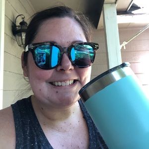 Meet your Posher, Whitney